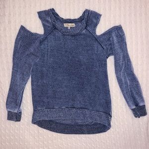 Open shoulder comfy sweatshirt!